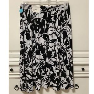 NWT Petite Medium East 5 th. ladies skirt Ann Floral Black & White